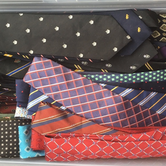 m16604180857_1.jpg Brooks Brothers NWT Tie
